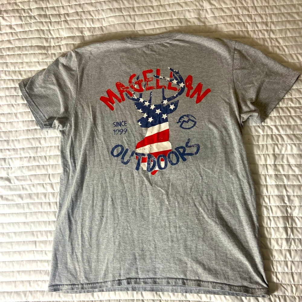 Men’s Magellan Outdoors 4th of July hunting tee sz M